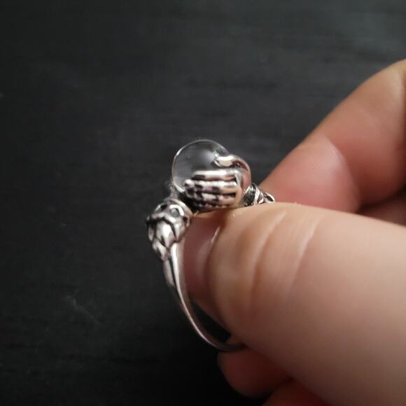 Size 9 Crystal ball in fortune teller hands ring - Picture 2 of 4